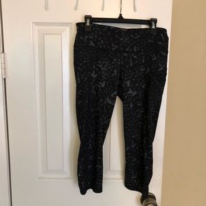 Women’s Lululemon Capri’s Black/Grey